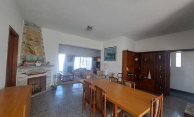 VENTA CASA QUILMES 3 AMB. C/LOCALES EN BLOCK