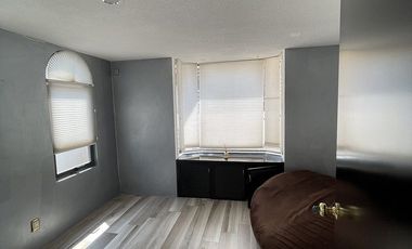 Casa amplia y con hermoso jardín