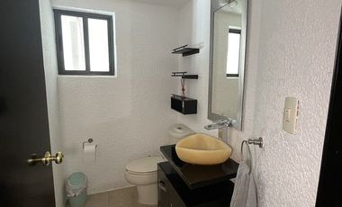 Casa amplia y con hermoso jardín