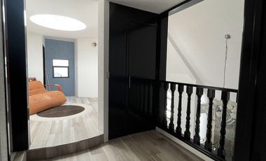 Casa amplia y con hermoso jardín