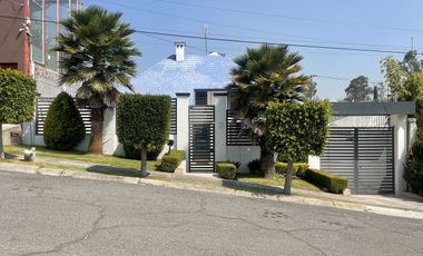 Casa amplia y con hermoso jardín