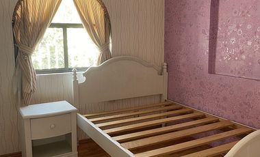 Casa amplia y con hermoso jardín