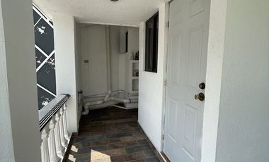 Casa amplia y con hermoso jardín