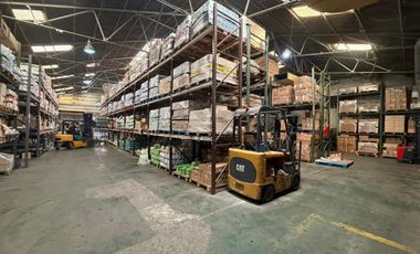 Galpón - Depósito  de 2400 m2. en Avelladeda - VENTA - ALQUILER