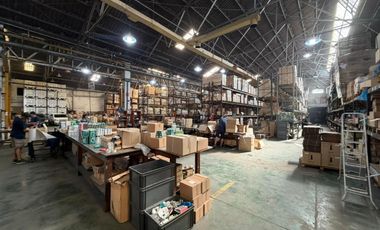 Galpón - Depósito  de 2400 m2. en Avelladeda - VENTA - ALQUILER