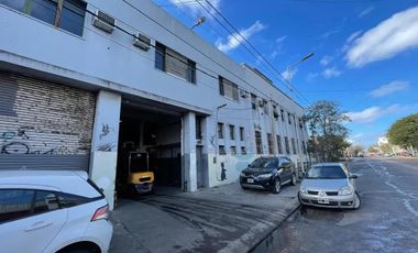Galpón - Depósito  de 2400 m2. en Avelladeda - VENTA - ALQUILER