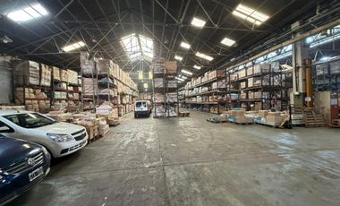 Galpón - Depósito  de 2400 m2. en Avelladeda - VENTA - ALQUILER