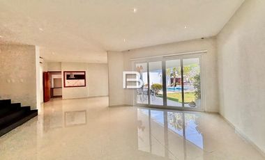 Isla dorada Casa en venta con muelle