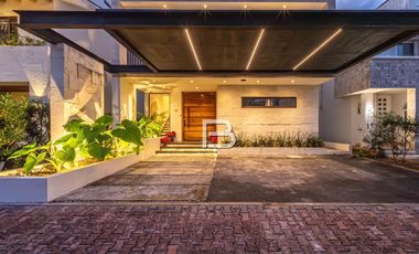 En Venta Casa en Residencial Isla Dorada Cancún