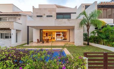 En Venta Casa en Residencial Isla Dorada Cancún