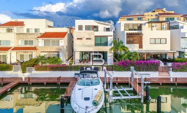 En Venta Casa en Residencial Isla Dorada Cancún