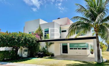 Remate de Casa en Cancun Residencial Isla Dorada