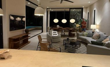 Villa en Venta en Tulum de 5 Habitaciones con Alberca Privada