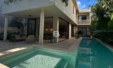 Villa en Venta en Tulum de 5 Habitaciones con Alberca Privada