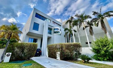 Mansion en Venta En Isla Dorada Cancún