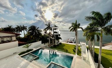 Mansion en Venta En Isla Dorada Cancún