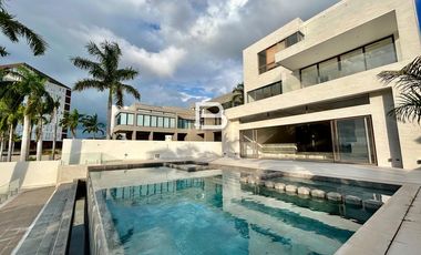 Mansion en Venta En Isla Dorada Cancún