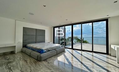 Mansión A Estrenar en Venta en Isla Dorada
