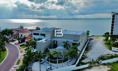 Mansión A Estrenar en Venta en Isla Dorada