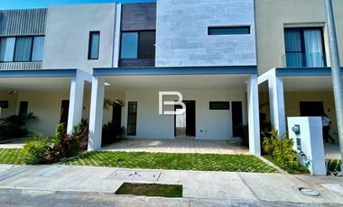 Casa en Venta en Residencial Arbolada Cancun Quintana Roo