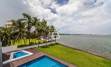 Casa en Venta en Isla Dorada Zona Hotelera Cancun