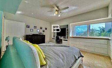 Casa en Venta con Frente a Laguna en Isla Dorada Cancún