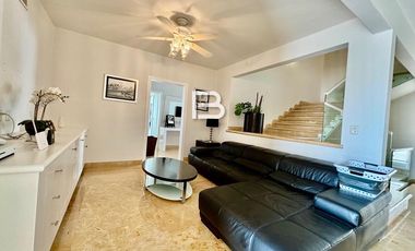 Casa en Venta con Frente a Laguna en Isla Dorada Cancún