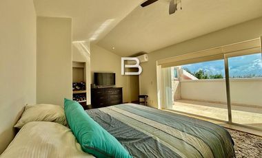 Casa en Venta con Frente a Laguna en Isla Dorada Cancún