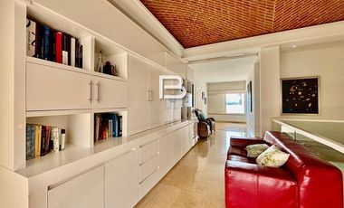 Casa en Venta con Frente a Laguna en Isla Dorada Cancún