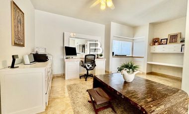 Casa en Venta con Frente a Laguna en Isla Dorada Cancún