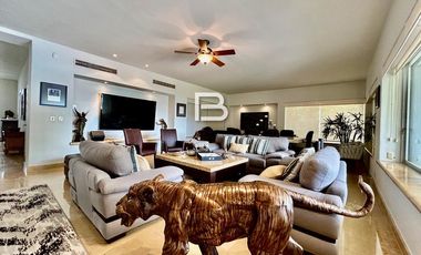 Casa en Venta con Frente a Laguna en Isla Dorada Cancún