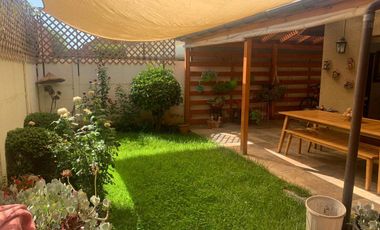 Casa en arriendo c/ estacionamiento en Avenida San Juan