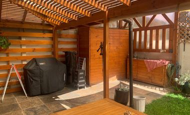 Casa en arriendo c/ estacionamiento en Avenida San Juan