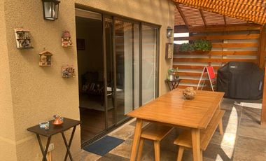 Casa en arriendo c/ estacionamiento en Avenida San Juan