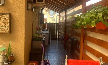 Casa en arriendo c/ estacionamiento en Avenida San Juan