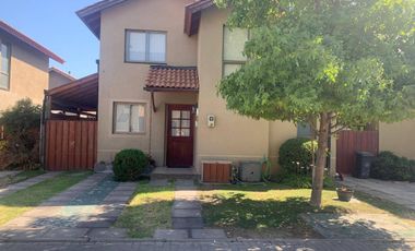 Casa en arriendo c/ estacionamiento en Avenida San Juan