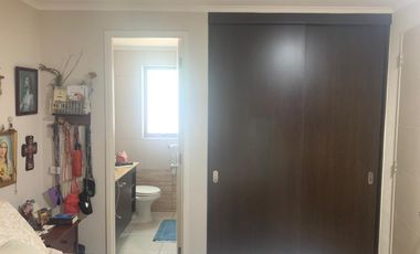 Casa en arriendo c/ estacionamiento en Avenida San Juan