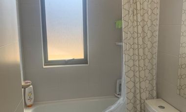 Casa en arriendo c/ estacionamiento en Avenida San Juan