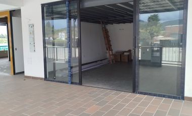 Local comercial esquinero, junto a via principal,bomba de gasolina y acceso al cerro Chapecoense.