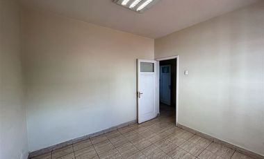 Local Comercial en Arriendo en Carmen Covarrubias / Metro Estadio Nacional/2do Piso