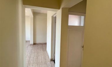 Local Comercial en Arriendo en Carmen Covarrubias / Metro Estadio Nacional/2do Piso