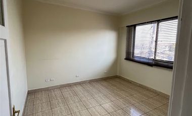 Local Comercial en Arriendo en Carmen Covarrubias / Metro Estadio Nacional/2do Piso