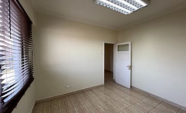 Local Comercial en Arriendo en Carmen Covarrubias / Metro Estadio Nacional/2do Piso