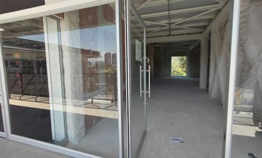 Arriendo local Comercial en Strip Center-en Auge Nuevo