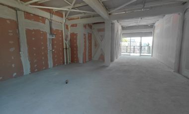 Arriendo local Comercial en Strip Center-en Auge Nuevo