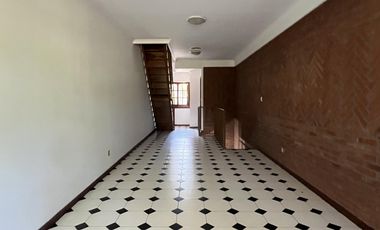 Alquiler en la Horqueta, a unas cuadras del colegio.