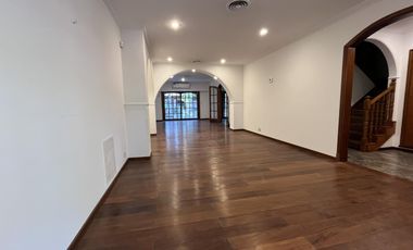 Alquiler en la Horqueta, a unas cuadras del colegio.