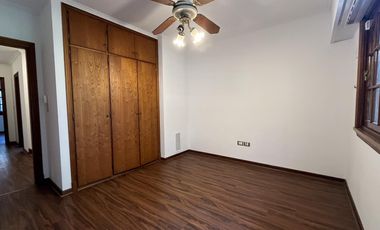 Alquiler en la Horqueta, a unas cuadras del colegio.