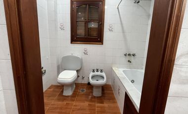 Alquiler en la Horqueta, a unas cuadras del colegio.