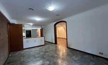 Alquiler en la Horqueta, a unas cuadras del colegio.